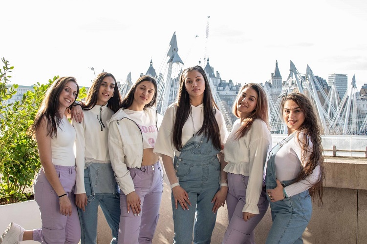 «Pretty Loud»: Το πρώτο γυναικείο συγκρότημα Ρομά τραγουδάει ενάντια στο ρατσισμό