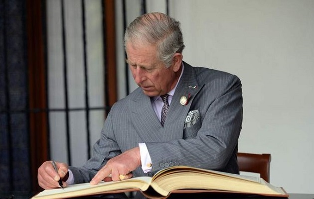 Αγγλία: Ο πρίγκιπας Κάρολος γράφει 2.400 επιστολές τον χρόνο