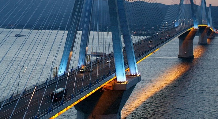 Η Γέφυρα Ρίου-Αντιρρίου σβήνει τα διακοσμητικά φώτα