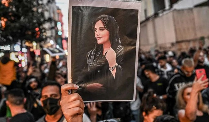 Ιράν: «Φλέγεται» η χώρα από διαδηλώσεις για την Μαχσά Αμινί