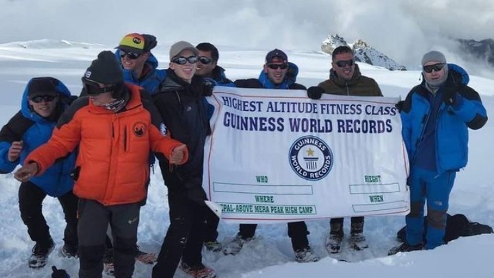 Ρεκόρ Γκίνες για μάθημα γυμναστικής σε μεγαλύτερο υψόμετρο στο Νεπάλ