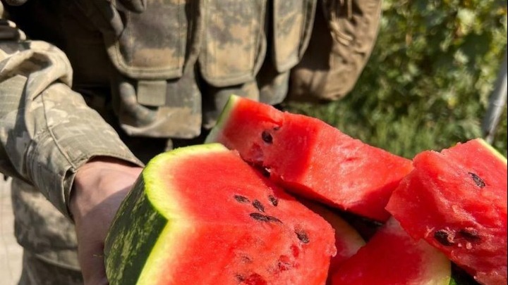 Ουκρανία: Το καρπούζι… σύμβολο ελπίδας μετά την επανάκτηση της Χερσώνας