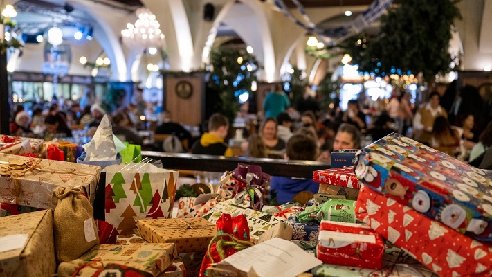 Οι δήμοι της Αττικής «στρώνουν» χριστουγεννιάτικο τραπέζι