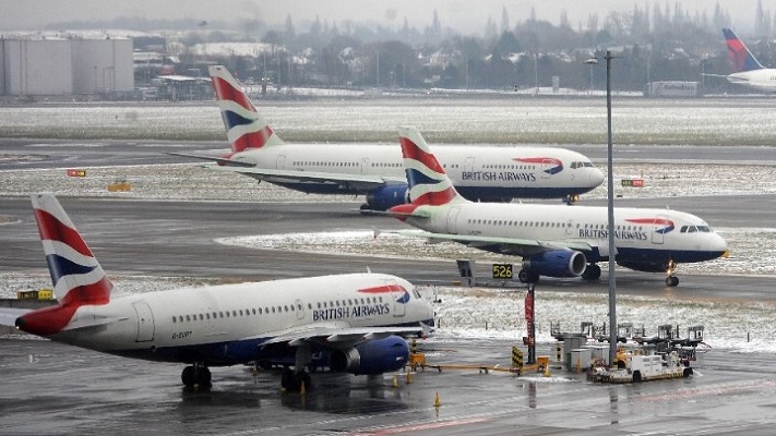 Μάντσεστερ: Έκλεισαν προσωρινά οι διάδρομοι στο αεροδρόμιο λόγω σφοδρής χιονόπτωσης