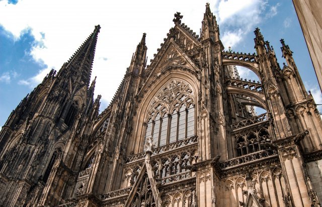 Γερμανία: Συνελήφθη ένας ύποπτος για τη σχεδιαζόμενη επίθεση στον καθεδρικό ναό της Κολωνίας